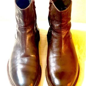Men’s To Boot leather boots.